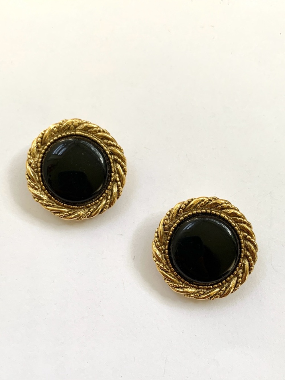 art deco faux onyx cabochon gold tone rope button clip on earrings